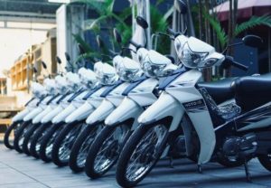 xe máy đang đi bị hụt ga chết máy