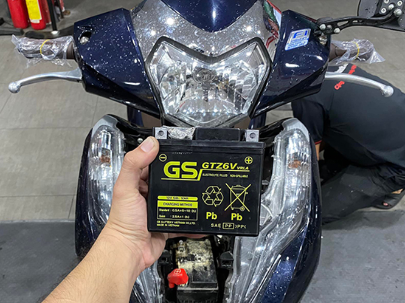 Bảng giá bình ắc quy xe lead mới nhất 2024 2 Dấu hiệu nào nên thay bình ắc quy xe Lead?