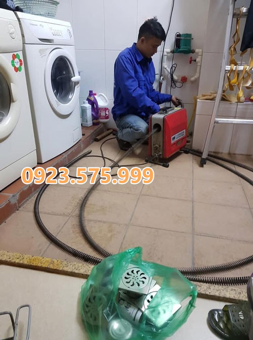 Thông tắc cống bằng lò xo